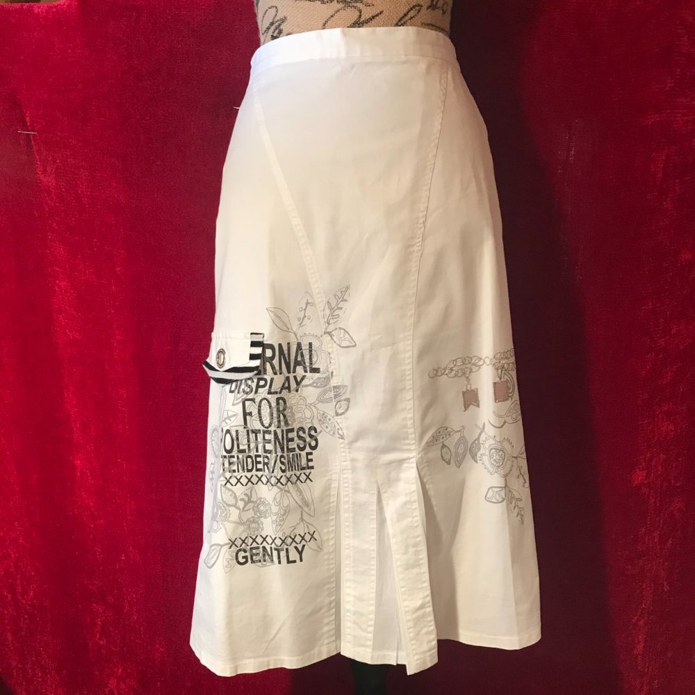 Gorgeous Cotton/Rayon  Skirt White , Elastic on waist ,Zipper Embroided Silver